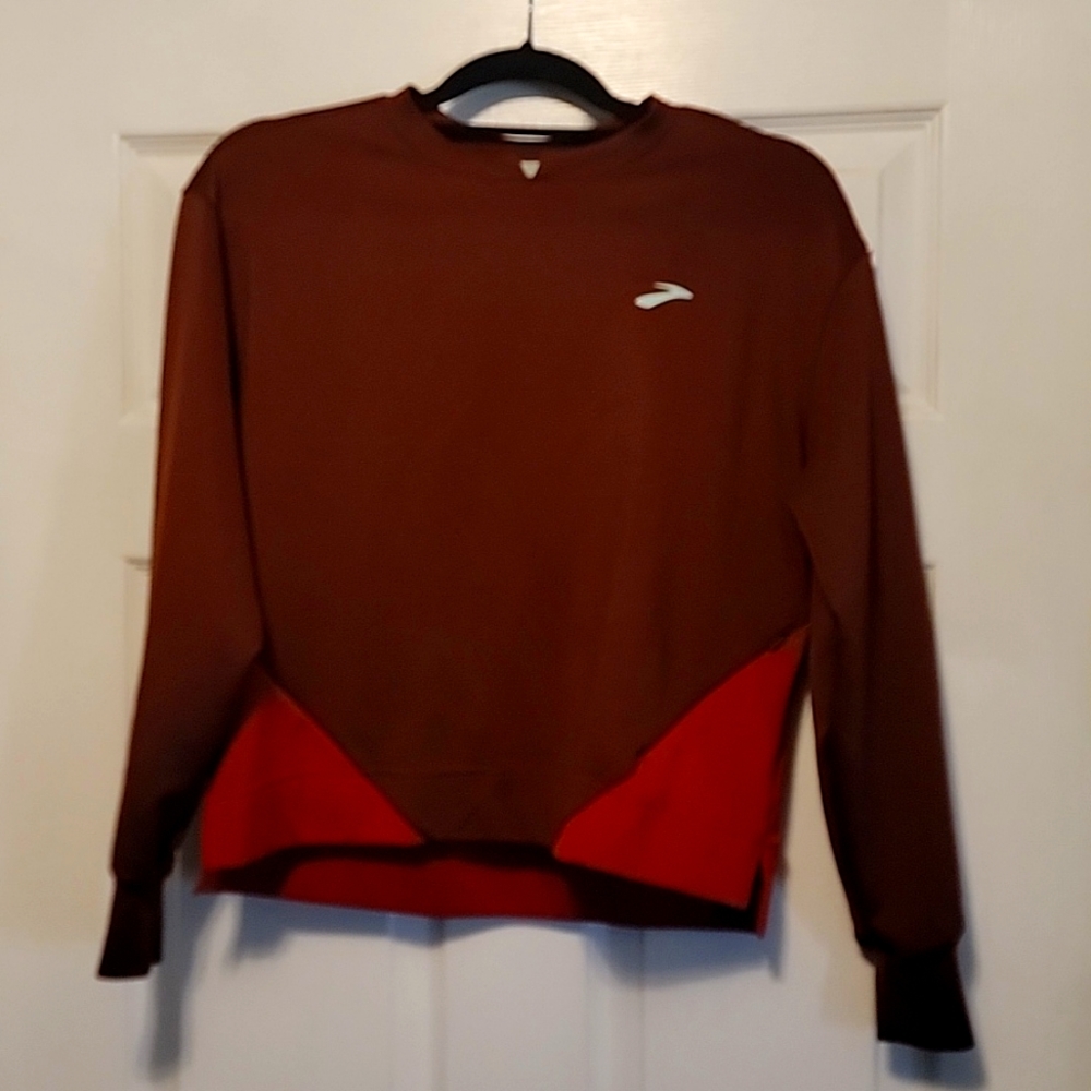 Womens medium brooks long sleeve shirt